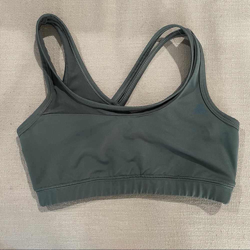 OISELLE Asymmetrical Sports Bra Like New w/ pads!